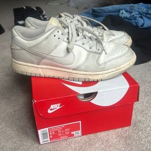 Women’s Dunk Low Sail Light Bone 9.5/Men’s 8